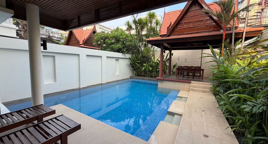 Haus zur Miete mit 4 Zimmer in Khlong Toei, Bangkok