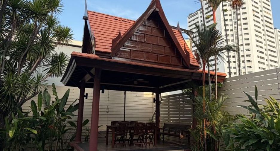 Haus zur Miete mit 4 Zimmer in Khlong Toei, Bangkok