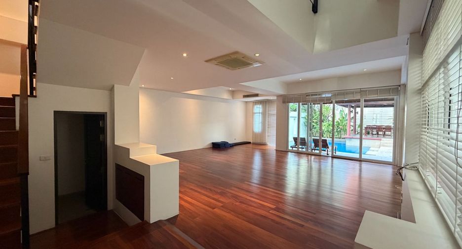 Haus zur Miete mit 4 Zimmer in Khlong Toei, Bangkok