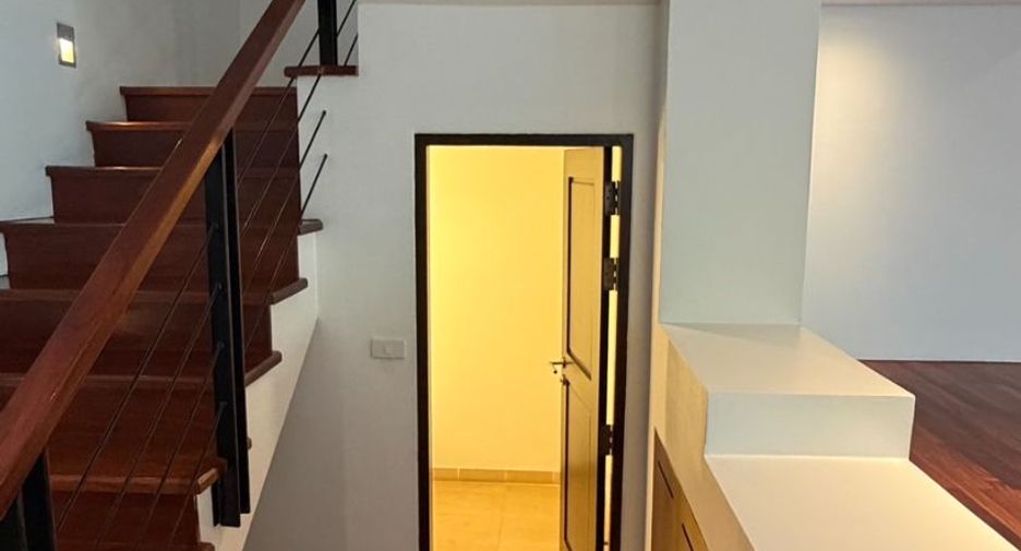 Haus zur Miete mit 4 Zimmer in Khlong Toei, Bangkok