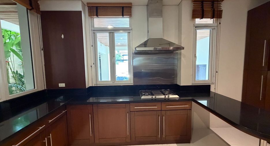 Haus zur Miete mit 4 Zimmer in Khlong Toei, Bangkok