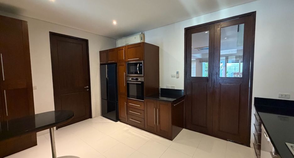 Haus zur Miete mit 4 Zimmer in Khlong Toei, Bangkok