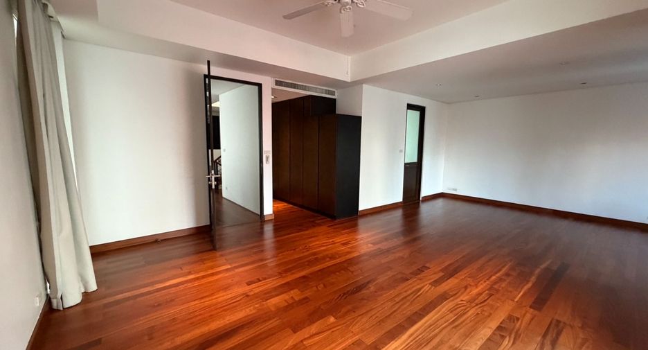 Haus zur Miete mit 4 Zimmer in Khlong Toei, Bangkok