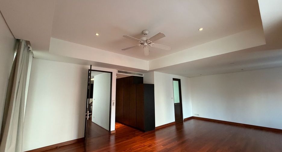Haus zur Miete mit 4 Zimmer in Khlong Toei, Bangkok