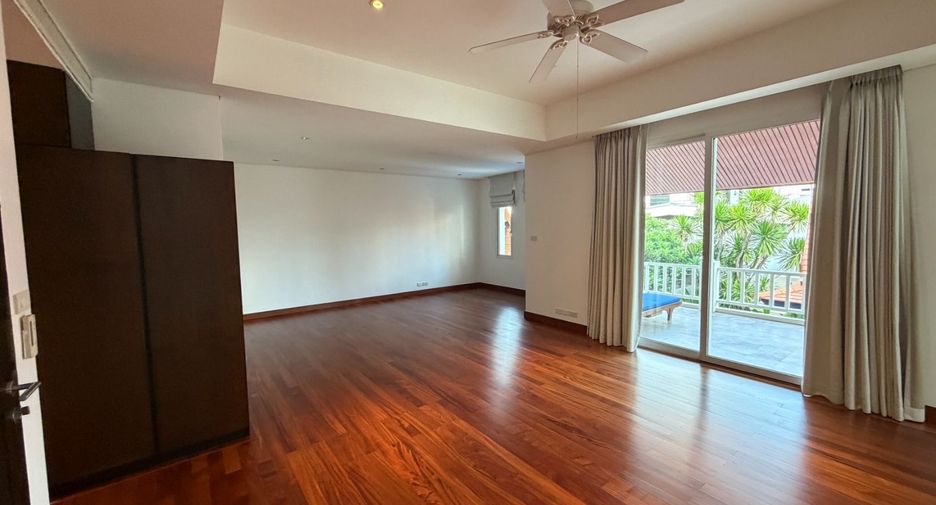 Haus zur Miete mit 4 Zimmer in Khlong Toei, Bangkok