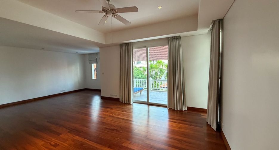 Haus zur Miete mit 4 Zimmer in Khlong Toei, Bangkok