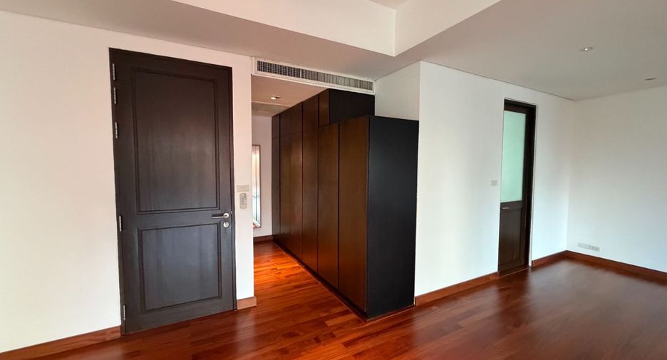 Haus zur Miete mit 4 Zimmer in Khlong Toei, Bangkok