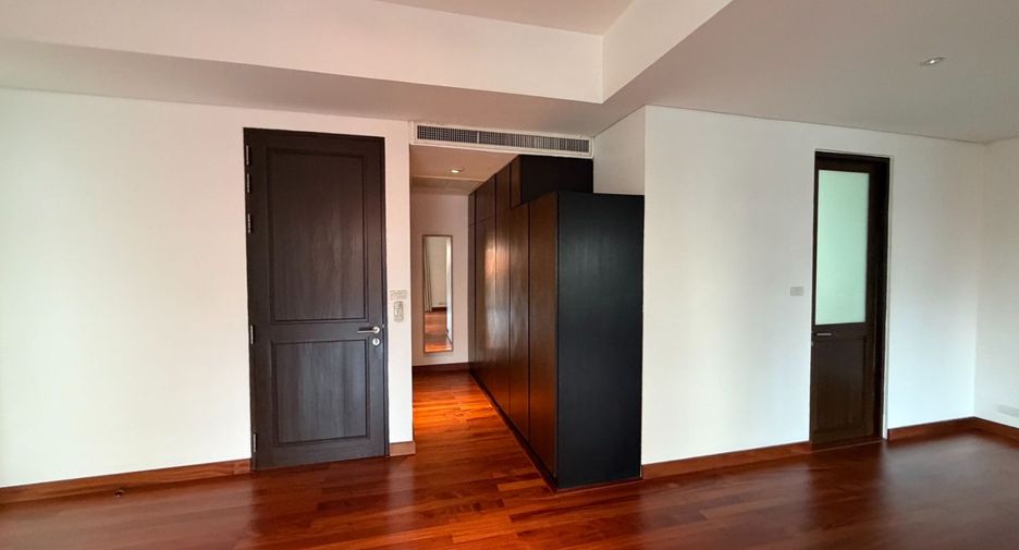 Haus zur Miete mit 4 Zimmer in Khlong Toei, Bangkok
