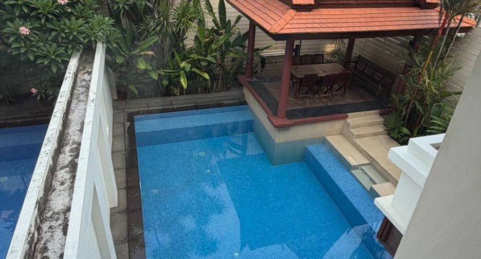 Haus zur Miete mit 4 Zimmer in Khlong Toei, Bangkok