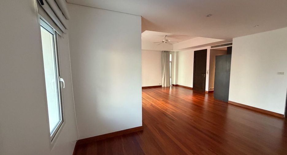 Haus zur Miete mit 4 Zimmer in Khlong Toei, Bangkok