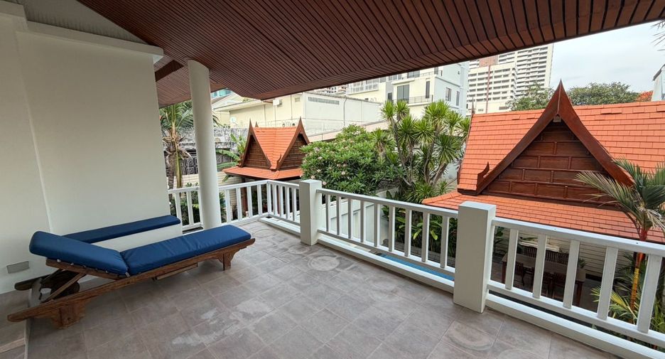 Haus zur Miete mit 4 Zimmer in Khlong Toei, Bangkok
