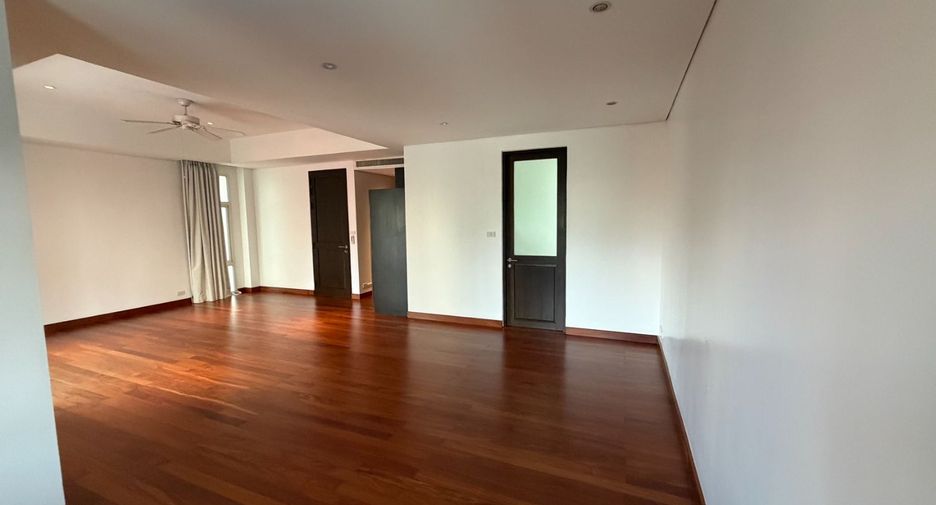 Haus zur Miete mit 4 Zimmer in Khlong Toei, Bangkok