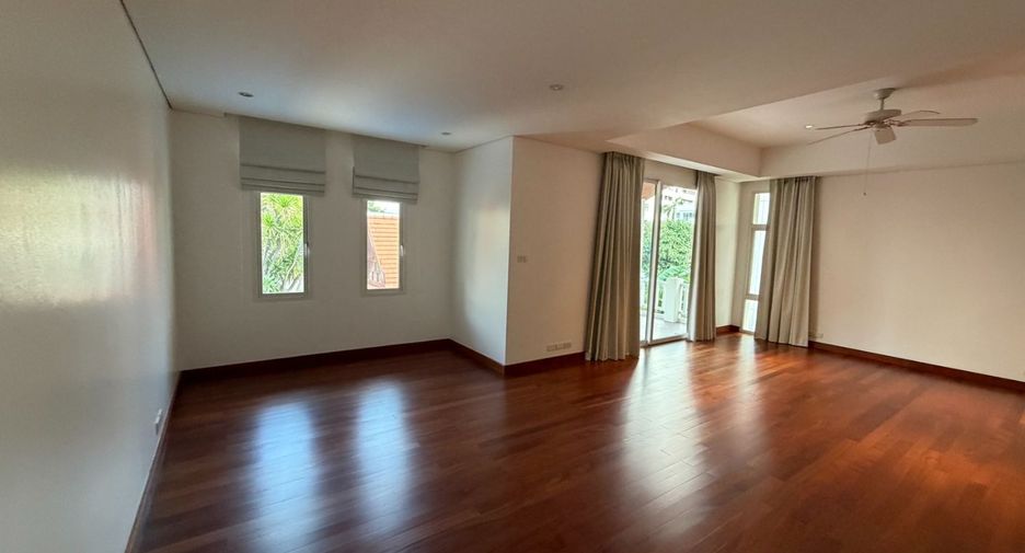 Haus zur Miete mit 4 Zimmer in Khlong Toei, Bangkok