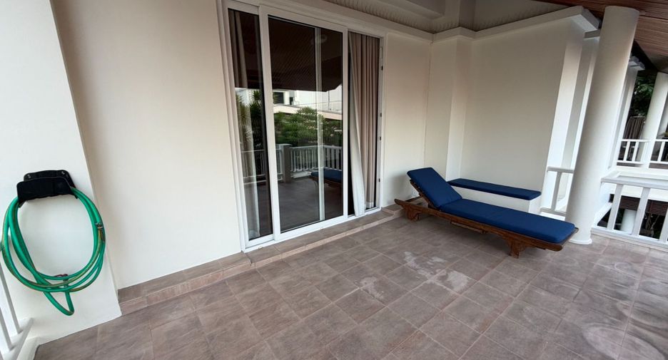 Haus zur Miete mit 4 Zimmer in Khlong Toei, Bangkok