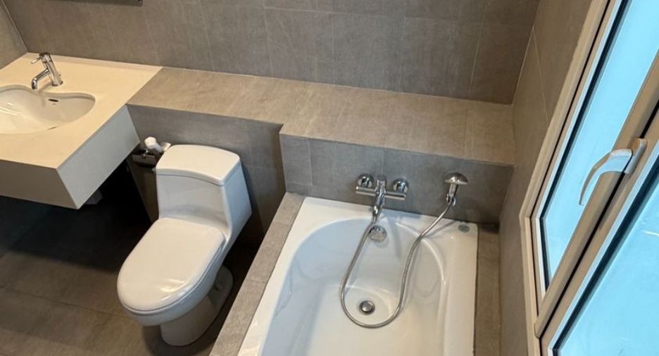 Haus zur Miete mit 4 Zimmer in Khlong Toei, Bangkok