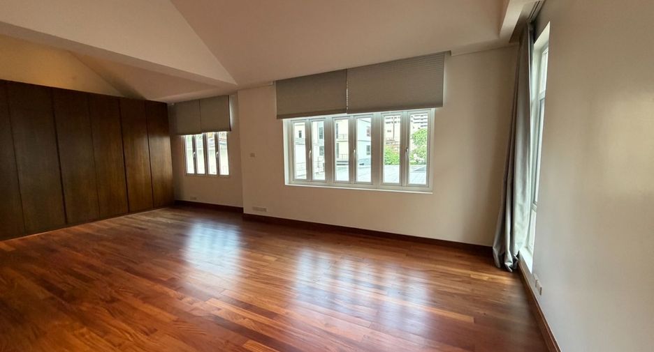 Haus zur Miete mit 4 Zimmer in Khlong Toei, Bangkok