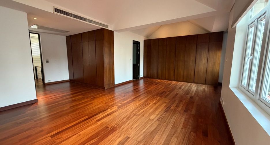Haus zur Miete mit 4 Zimmer in Khlong Toei, Bangkok
