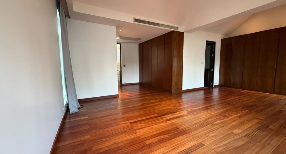 Haus zur Miete mit 4 Zimmer in Khlong Toei, Bangkok