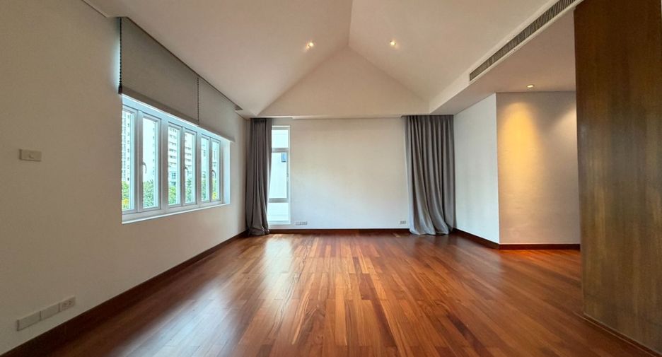 Haus zur Miete mit 4 Zimmer in Khlong Toei, Bangkok