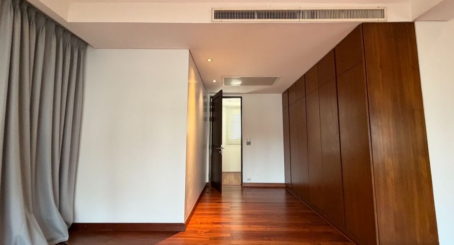 Haus zur Miete mit 4 Zimmer in Khlong Toei, Bangkok