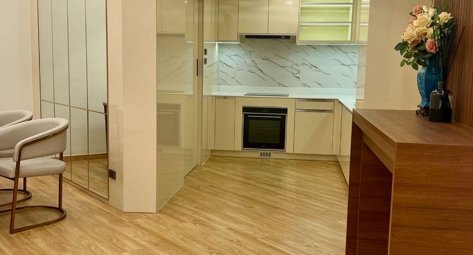 For rent and for sale 3 bedrooms apartment in Watthana, Bangkok