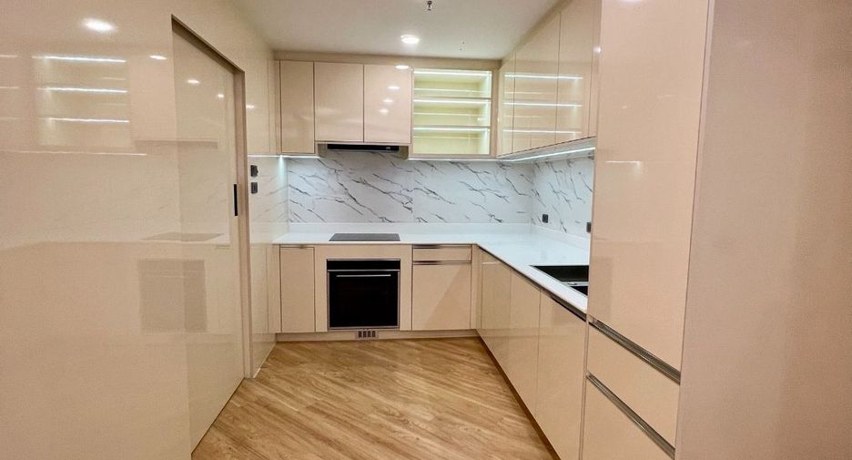 For rent and for sale 3 bedrooms apartment in Watthana, Bangkok