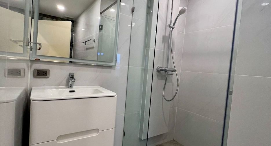 For rent and for sale 3 bedrooms apartment in Watthana, Bangkok
