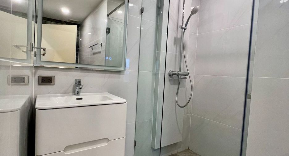 For rent and for sale 3 bedrooms apartment in Watthana, Bangkok