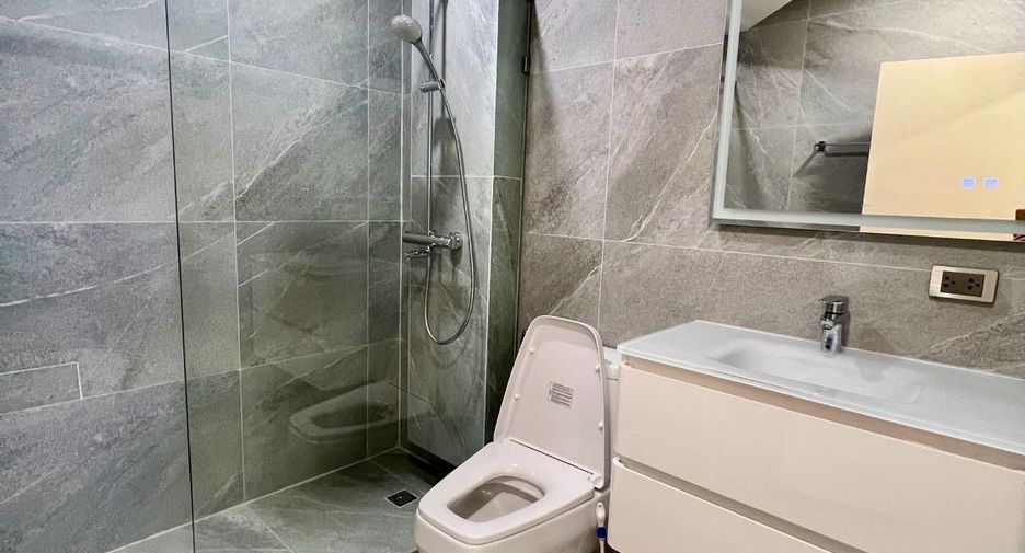 For rent and for sale 3 bedrooms apartment in Watthana, Bangkok