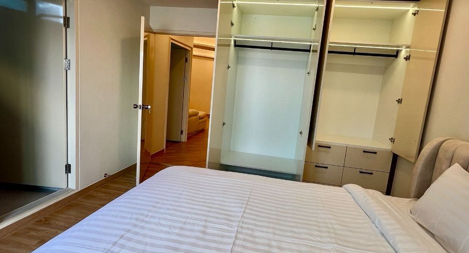 For rent and for sale 3 bedrooms apartment in Watthana, Bangkok