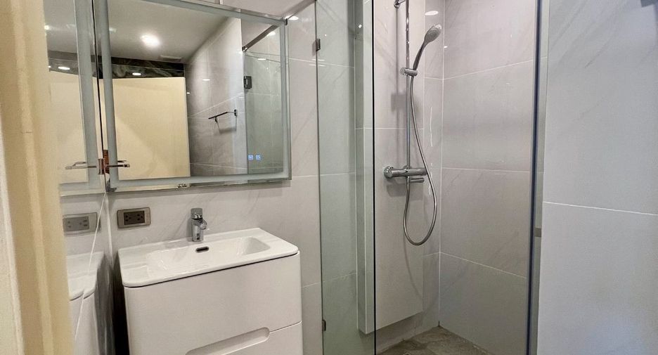 For rent and for sale 3 bedrooms apartment in Watthana, Bangkok