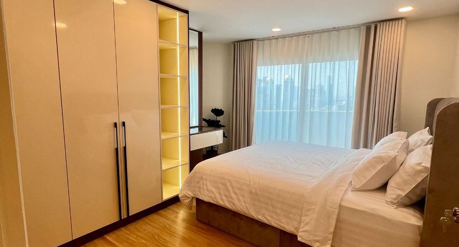 For rent and for sale 3 bedrooms apartment in Watthana, Bangkok