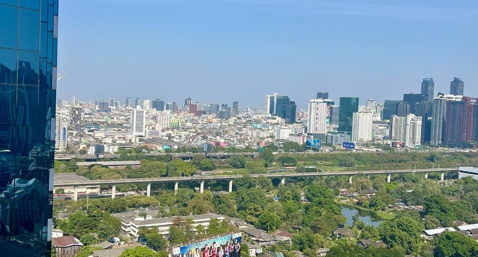 For rent and for sale 3 bedrooms apartment in Watthana, Bangkok