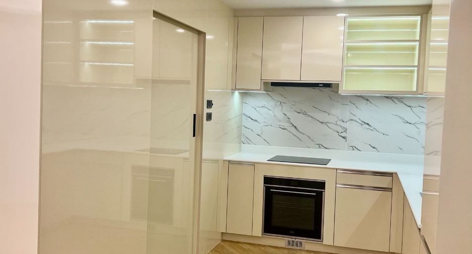 For rent and for sale 3 bedrooms apartment in Watthana, Bangkok