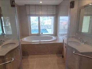 For rent 3 bedrooms condo in Sathon, Bangkok