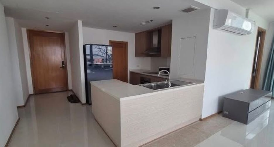 For rent 3 bedrooms condo in Sathon, Bangkok