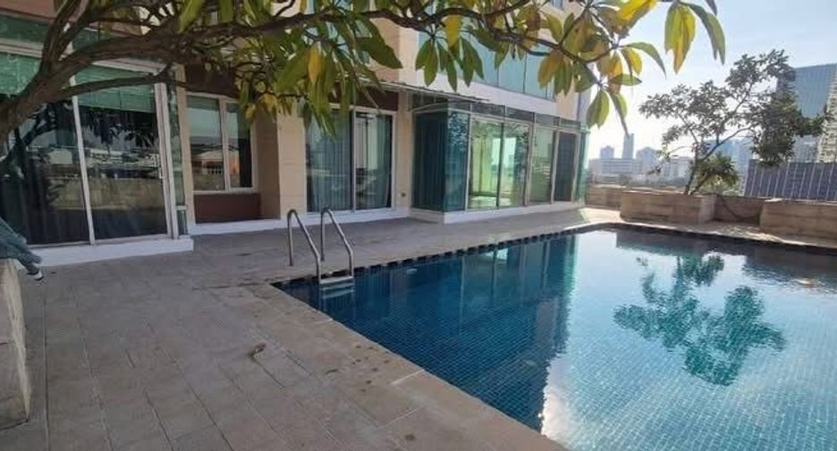 For rent 3 bedrooms condo in Sathon, Bangkok