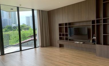 For rent 4 bedrooms condo in Khlong Toei, Bangkok