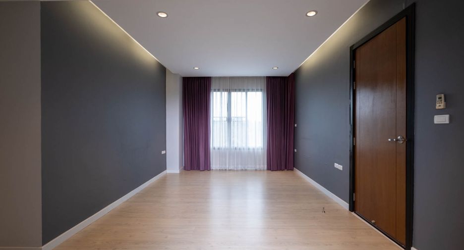 For sale 3 bedrooms condo in Mueang Chiang Mai, Chiang Mai