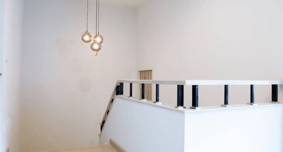 For sale 4 bedrooms house in East Pattaya, Pattaya