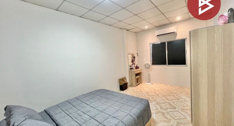 Casa adosada en venta de 4 habitaciones en Phra Samut Chedi, Samut Prakan