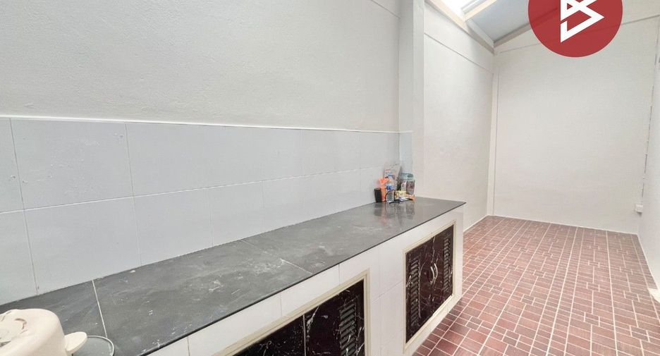 Casa adosada en venta de 4 habitaciones en Phra Samut Chedi, Samut Prakan