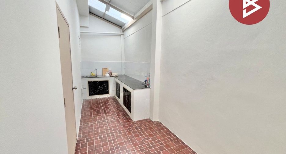 Casa adosada en venta de 4 habitaciones en Phra Samut Chedi, Samut Prakan