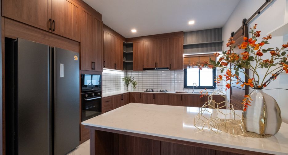 Casa en venta de 4 habitaciones en Mueang Chiang Mai, Chiang Mai
