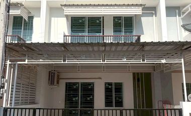 Casa adosada en alquiler de 3 habitaciones en Saraphi, Chiang Mai