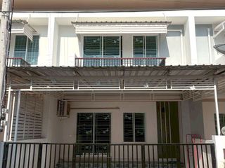 Casa adosada en alquiler de 3 habitaciones en Saraphi, Chiang Mai