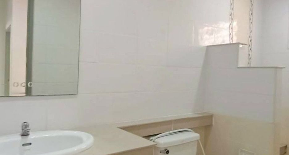 Reihenhaus zum Kauf mit 4 Zimmer in Bang Khun Thian, Bangkok