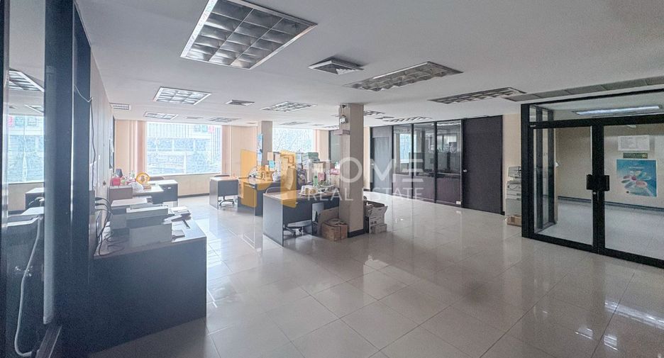 Oficina en venta de 10 habitaciones en Huai Khwang, Bangkok