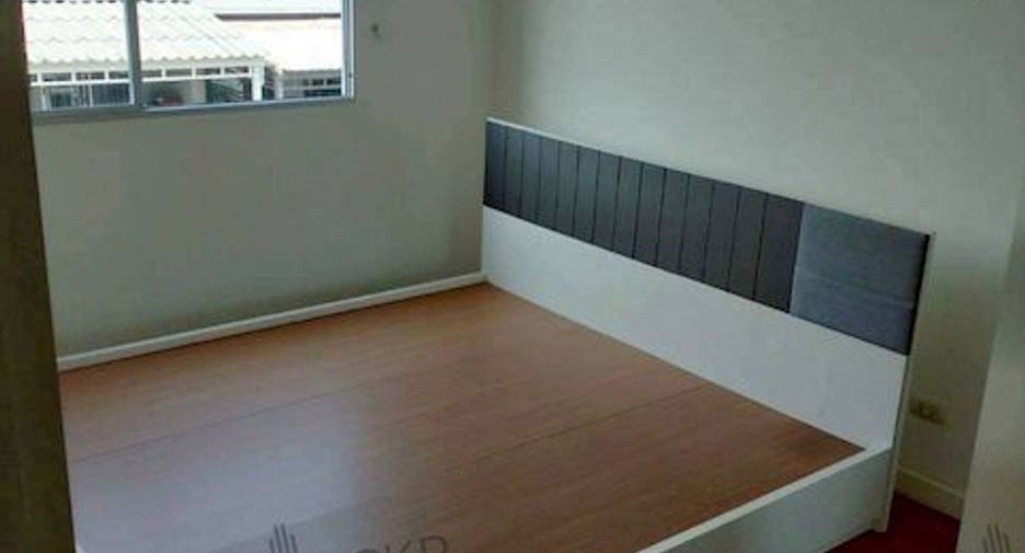 For rent and for sale 3 bedrooms townhouse in Bang Khun Thian, Bangkok