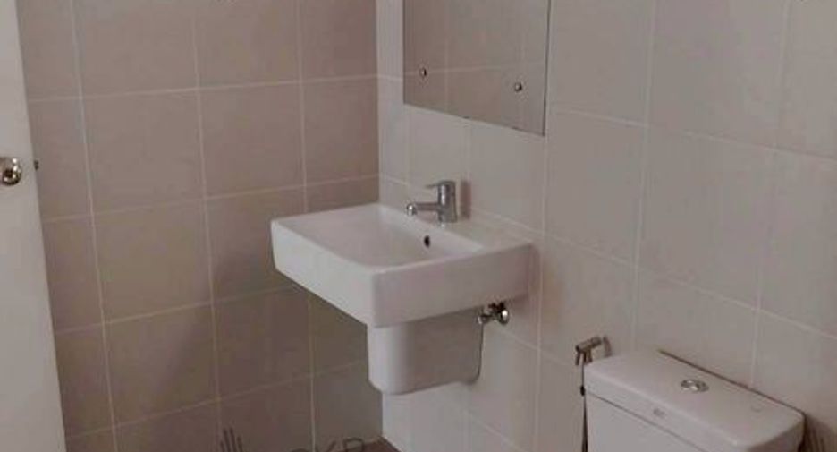 For rent and for sale 3 bedrooms townhouse in Bang Khun Thian, Bangkok